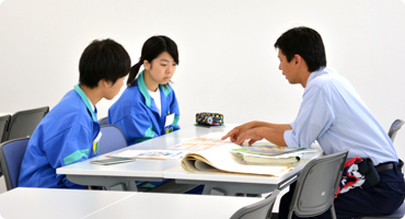 埴生中学校 調査部の様子