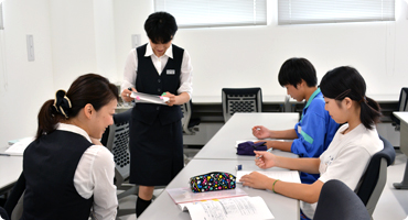 埴生中学校 接客接遇委員会の様子