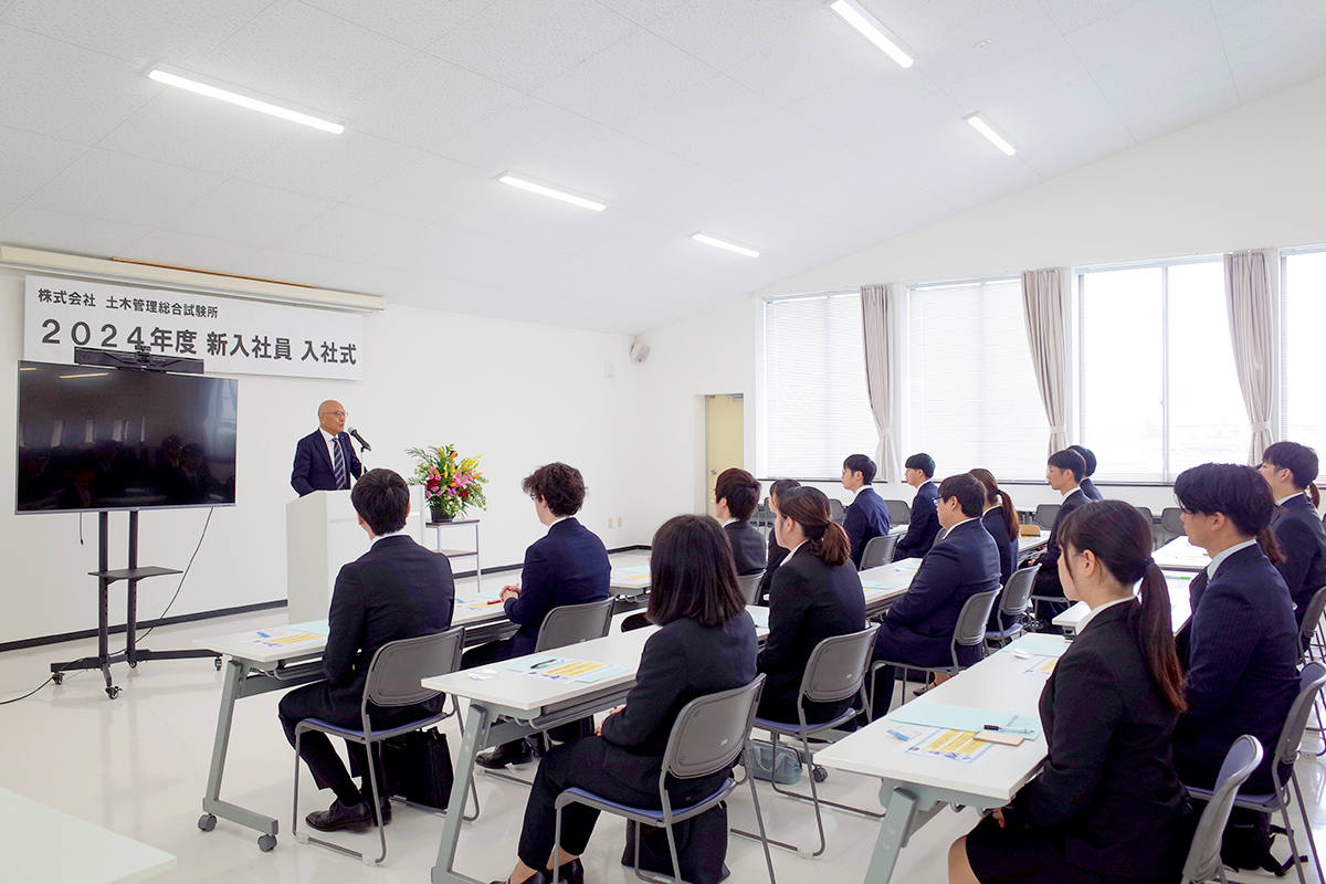 2024年　入社式社長訓示の様子